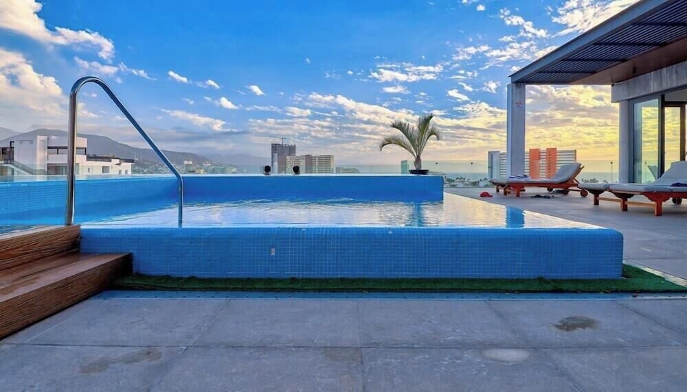 1BR Apartment - Private Balcony - Pool - Gym