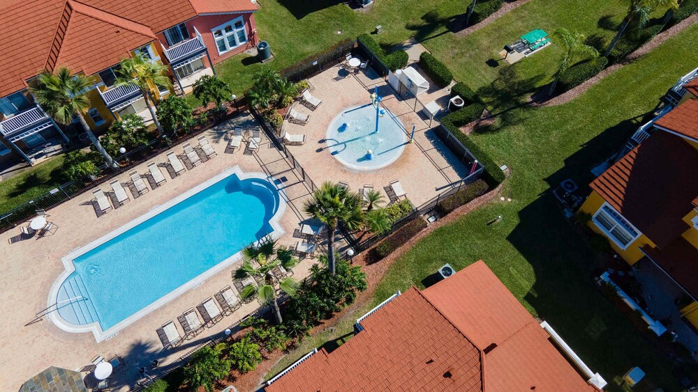 3BR Townhome Steps From Theme Parks Sleeps 6 view 3