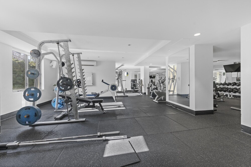 Stylish Brisbane City Stay With Bbq, Pool & Gym