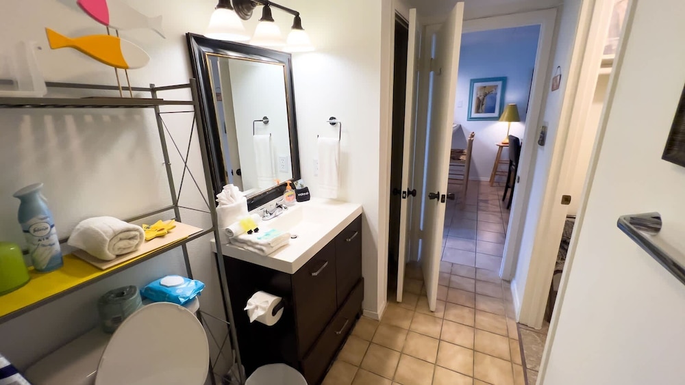 Cozy Family Retreat Steps To Beach Pool / Hot 2 Bedroom Apts