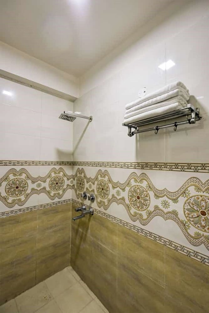 Hotel Lookout Stay Delhi IGI Airport