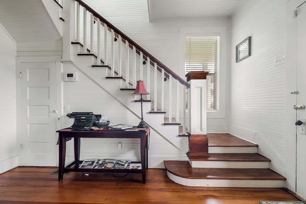 Prime Location-walk to Food, Bars and Wineries!