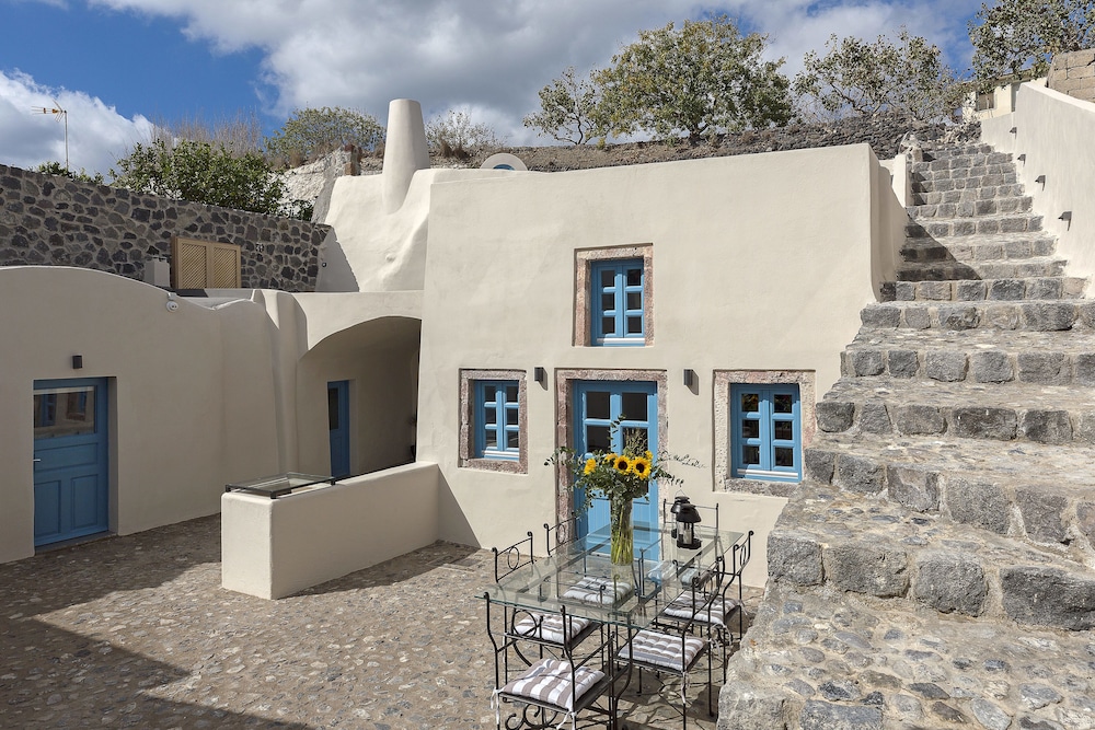 Alluvial Santorini Suites