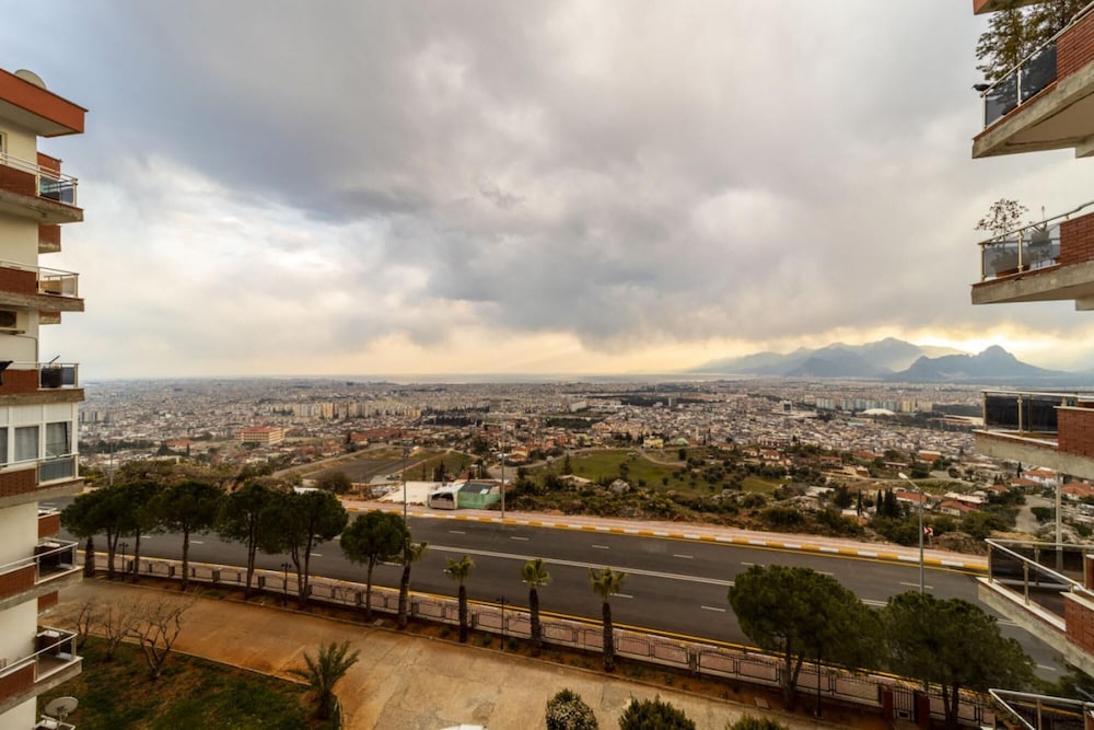 Apartment With Panoramic City View in Kepez