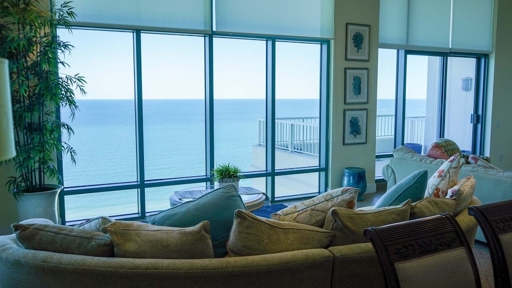 Penthouse Jr Unrivaled Luxury Insane Views 3 Bedroom Apts