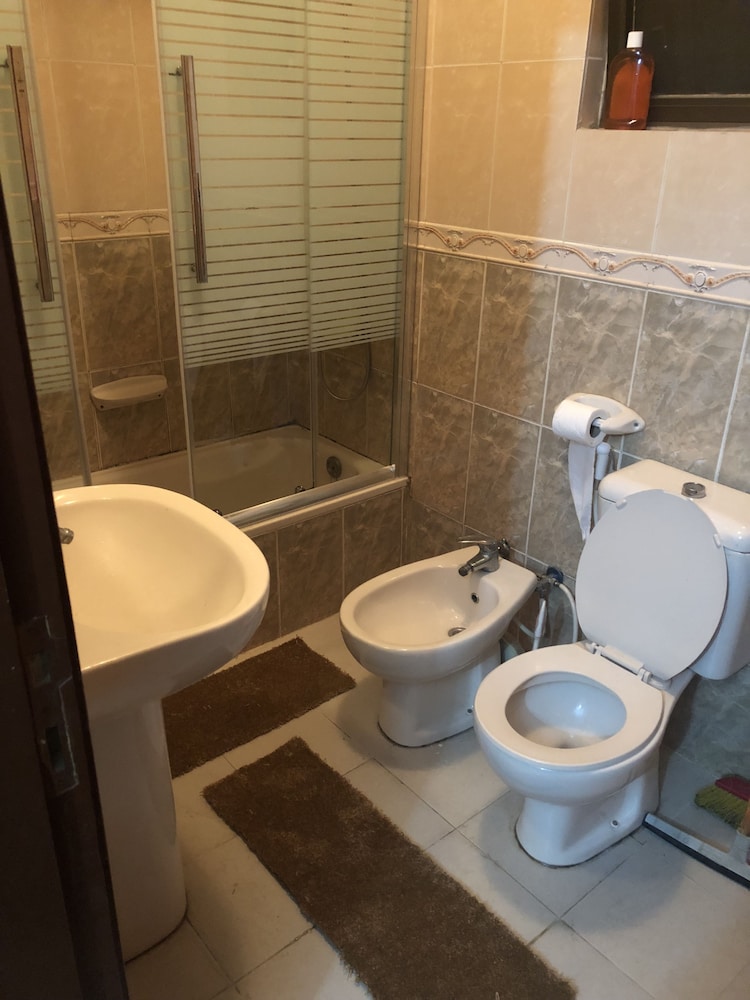 Yasmeen Apartment