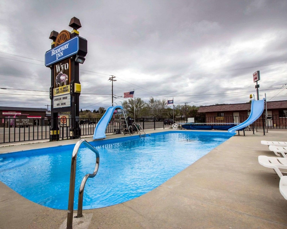 Buffalo Vacations - Rodeway Inn - Property Image 10