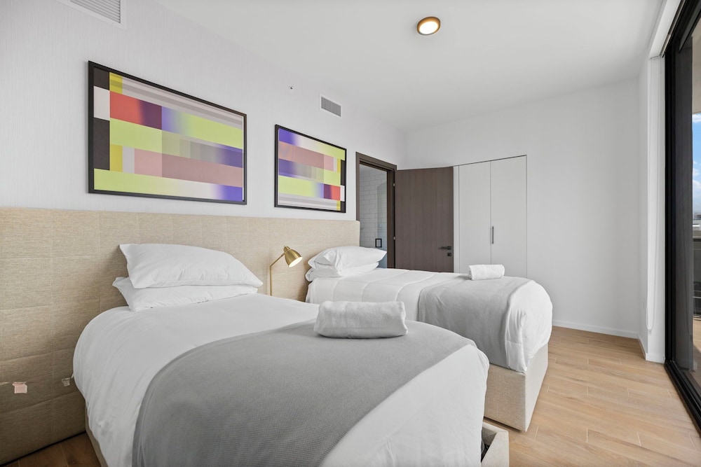 Luxury Spacious Condo at Downtown Miami