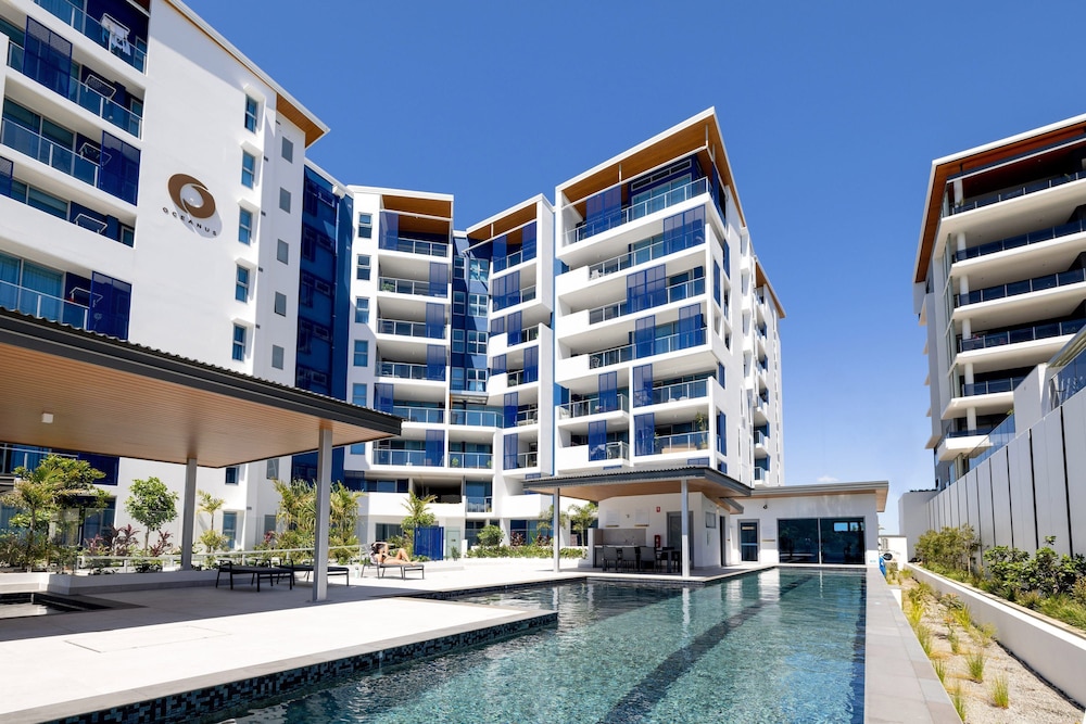 3BR Lux Beachfront Escape - Pool Gym King bed