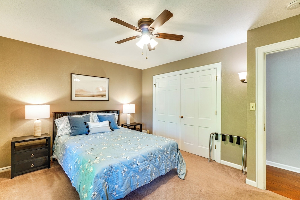 1 Mi to Dtwn: Quiet Retreat w/ Yard in Clinton