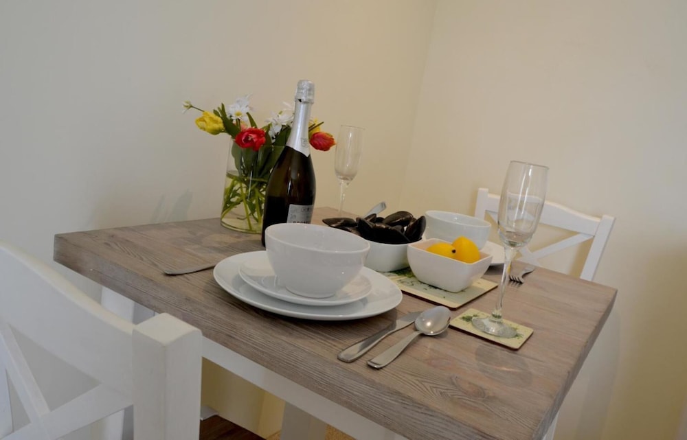 Seaview 1 Bed Apartment Sleeps 4 - Balcony - Tv