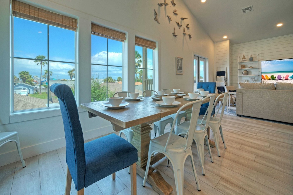 Sleeps 22 2 Homes w/ Private Pool + Patio Walkable Location, Golf Cart Zone
