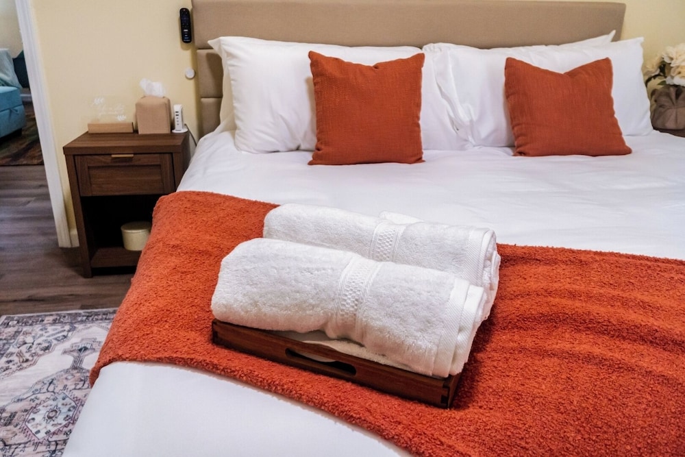 3BR Getaway Hot Tub, Games & Family Fun