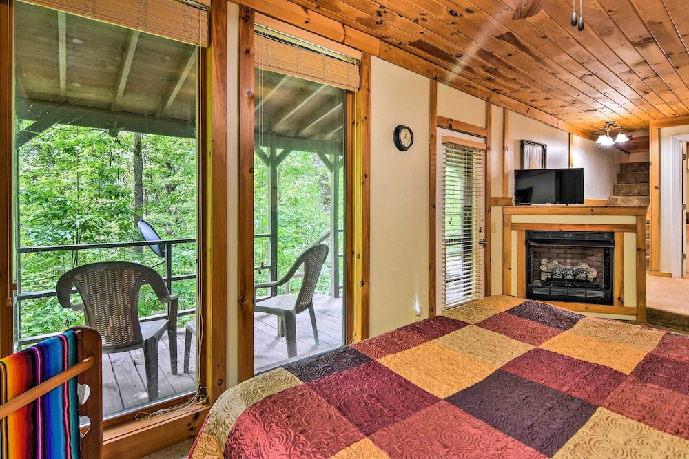 Robbinsville Cabin w/ Deck: 3 Mi to Fontana Lake! view 5