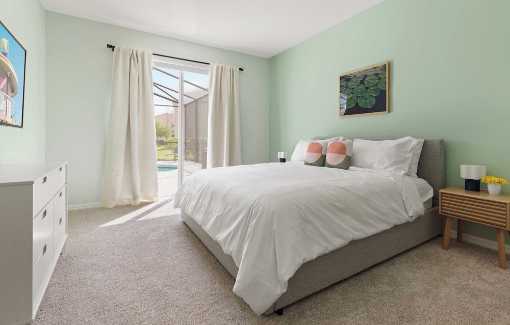 Sleeps 18! Solterra Resort, Pool, Gameroom, Themed Bdrs Broad Oak by Avantstay