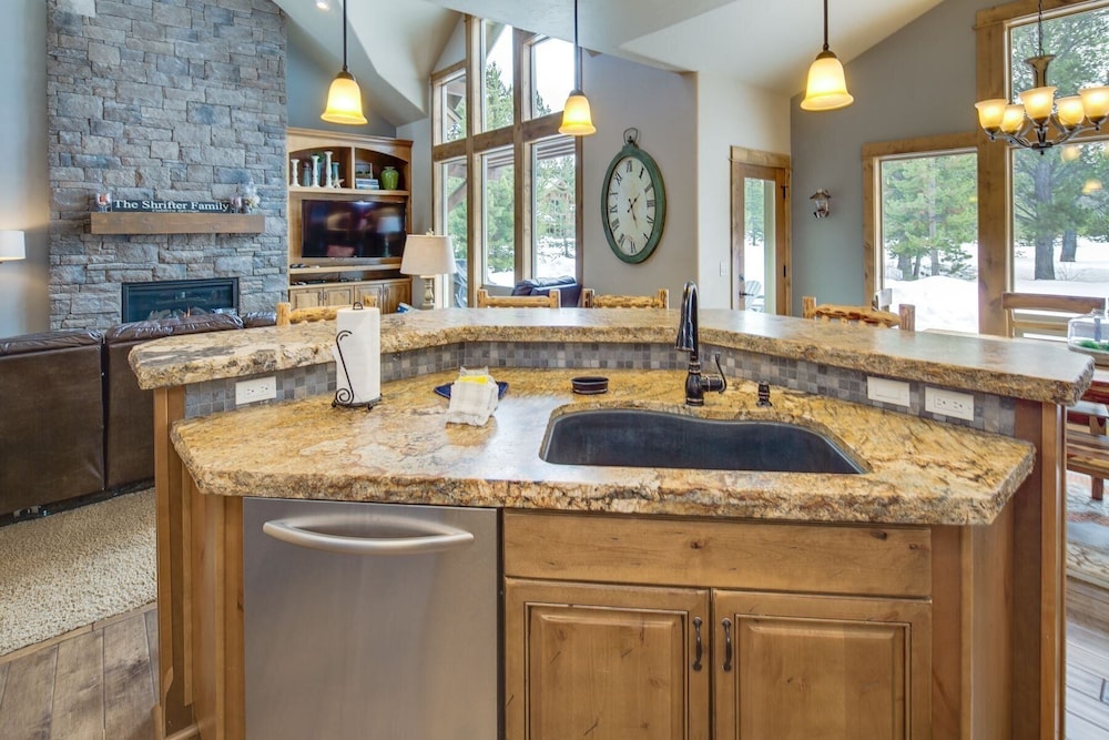 56540 Sunstone Loop 4 Bedroom Home
