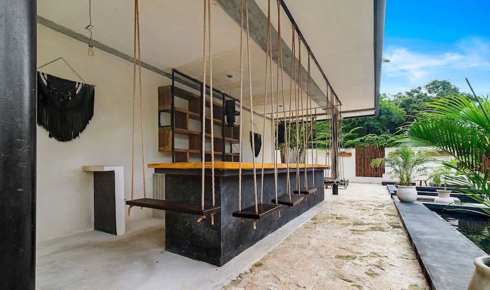 Ocean Breeze Loft Steps Away From Hotel Zone