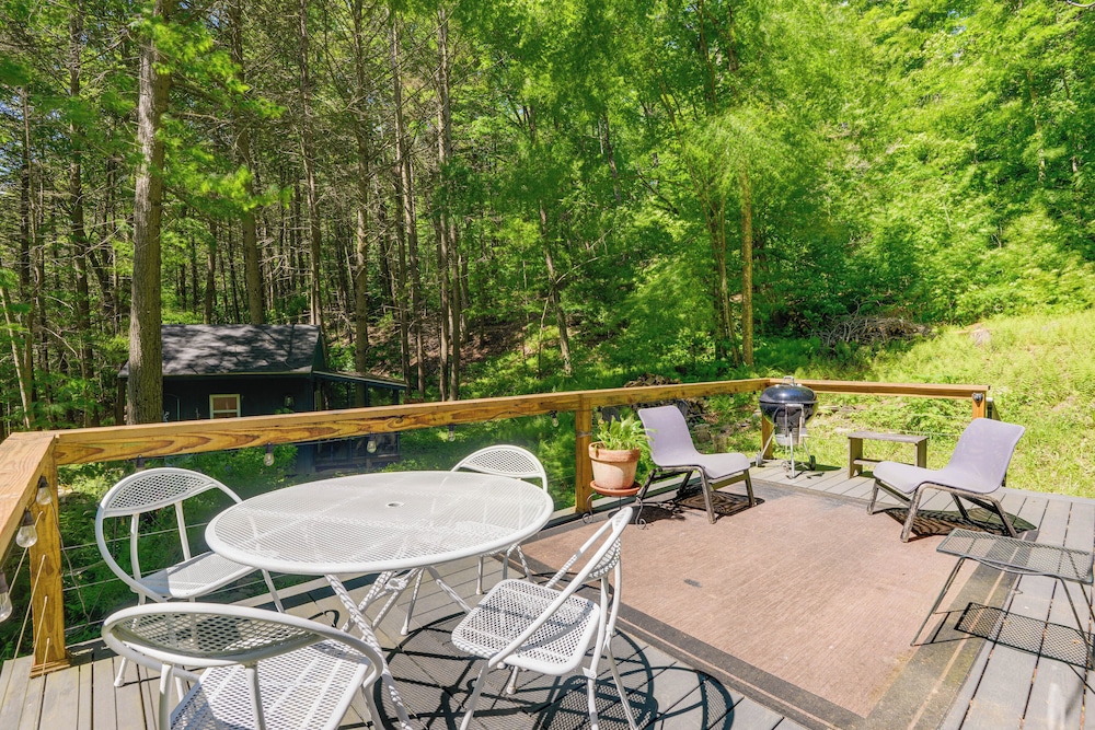 Brattleboro Vacations - Cozy Falls Brook Cabin: Hike  Swim On-site! - Property Image 8