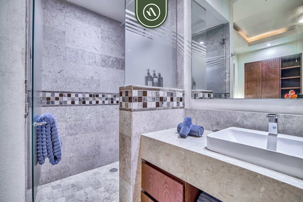 Studio in Romantic Zone - Rooftop Pool - King Bed