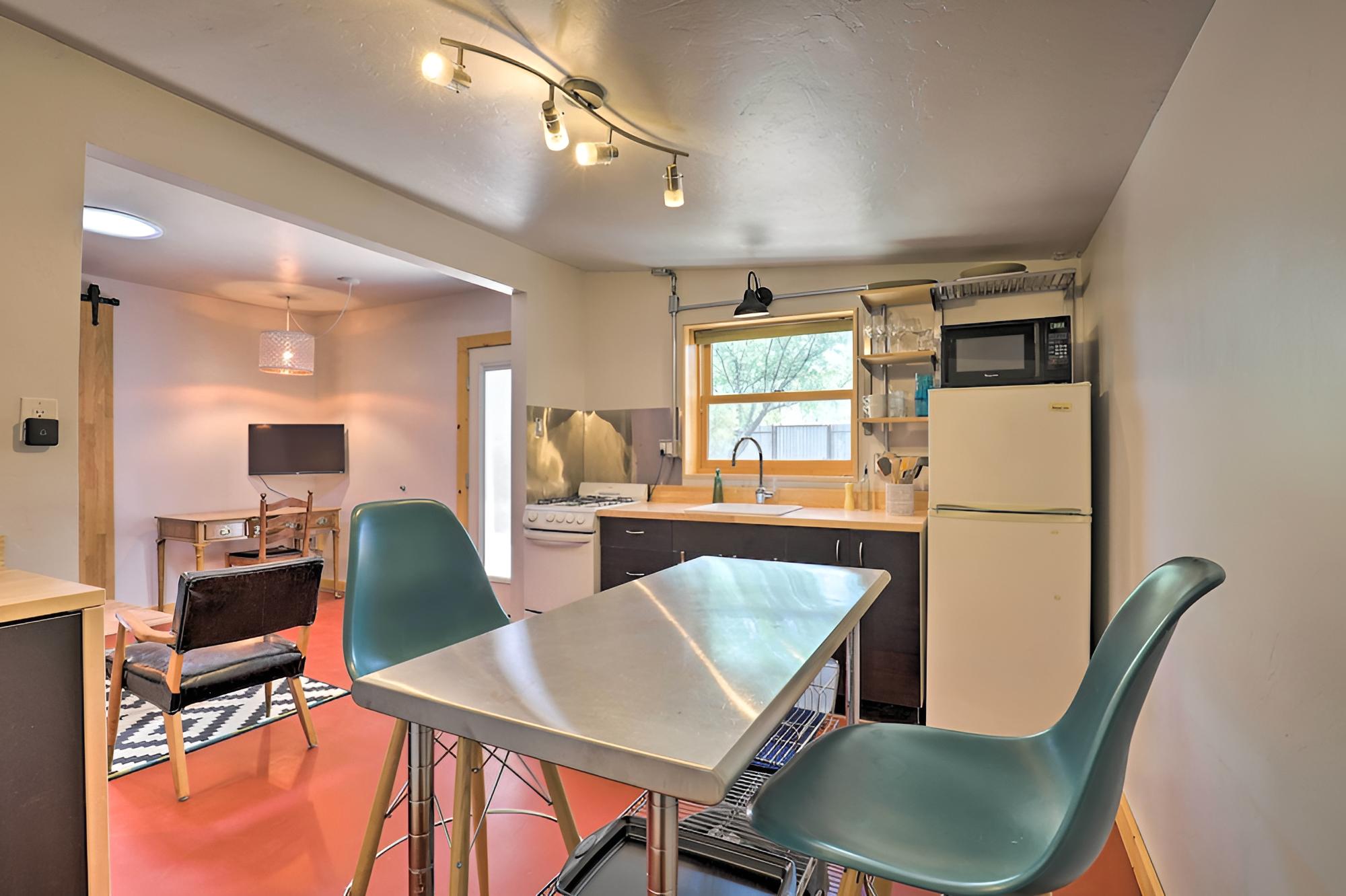Cozy Tucson Home w/ Shared Yard, 1 Mi to Dtwn view 5