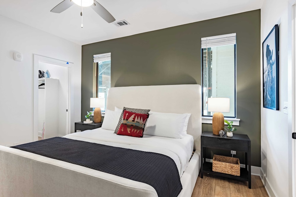 13 Modern Condos Near Downtown Nashville 26 Total Bedrooms, Sleeps 90 The Heights by Avantstay