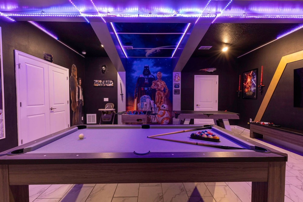 Luxury 9BR Villa Poolside Bliss n Pool Table Fun