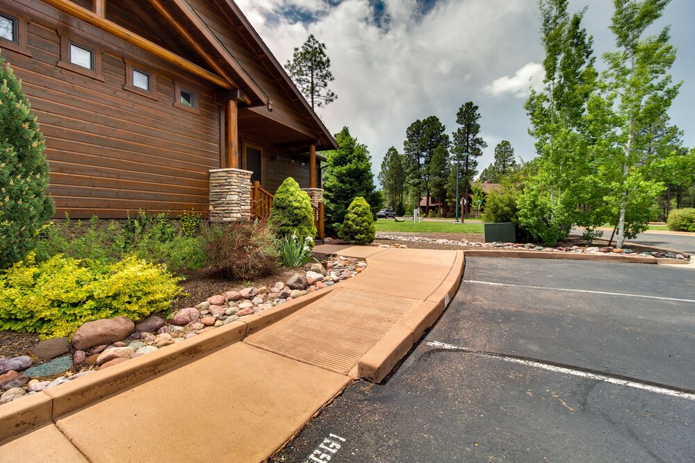 Fireside Comfort & Family Fun: Wooded Show Low Gem view 5