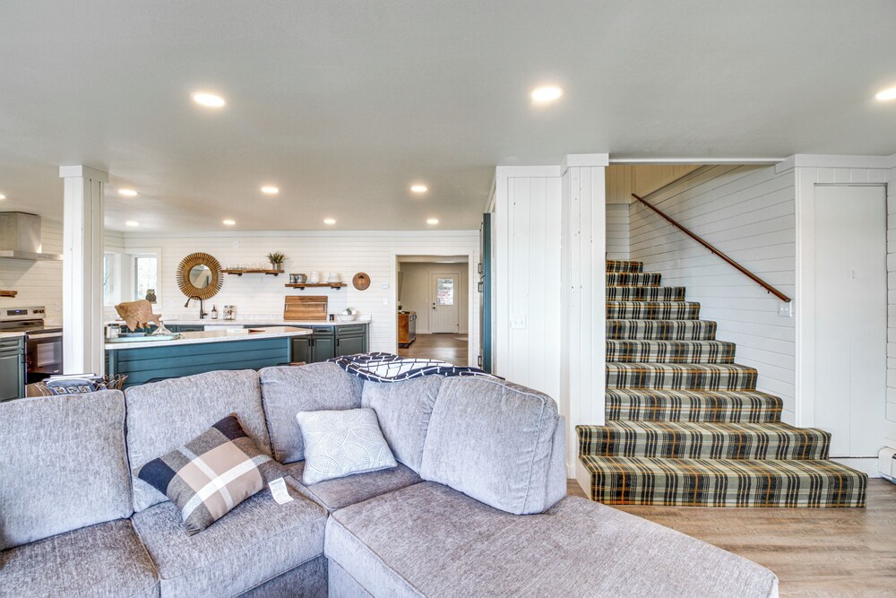 Private Beach: Lakefront Escape in Brainerd!