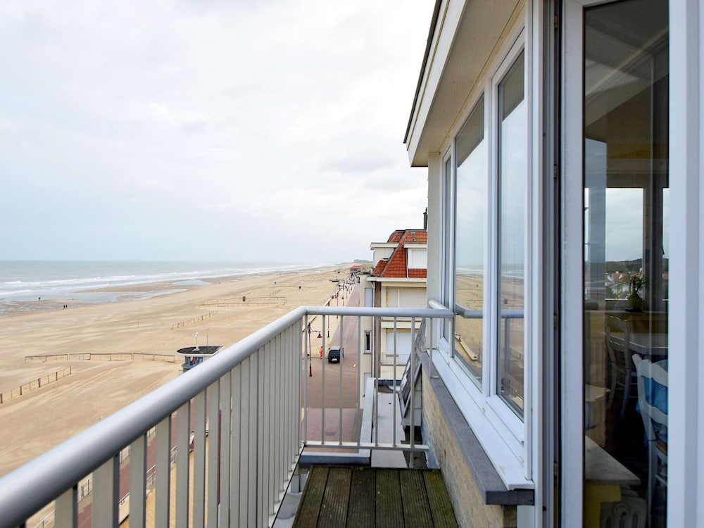 Seaview Stay w/ Parking