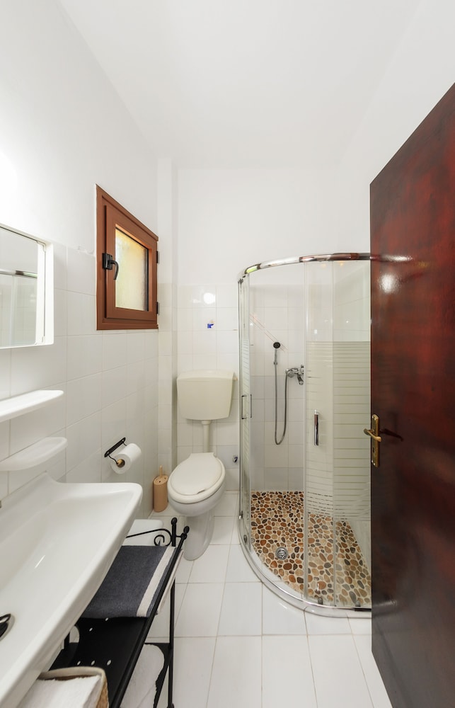 Kiki Studios & Apartments