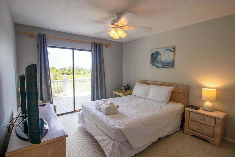 Spectacular Open Floor Plan With Elegance 5-bed, 4-bath Haven on Fripp Island
