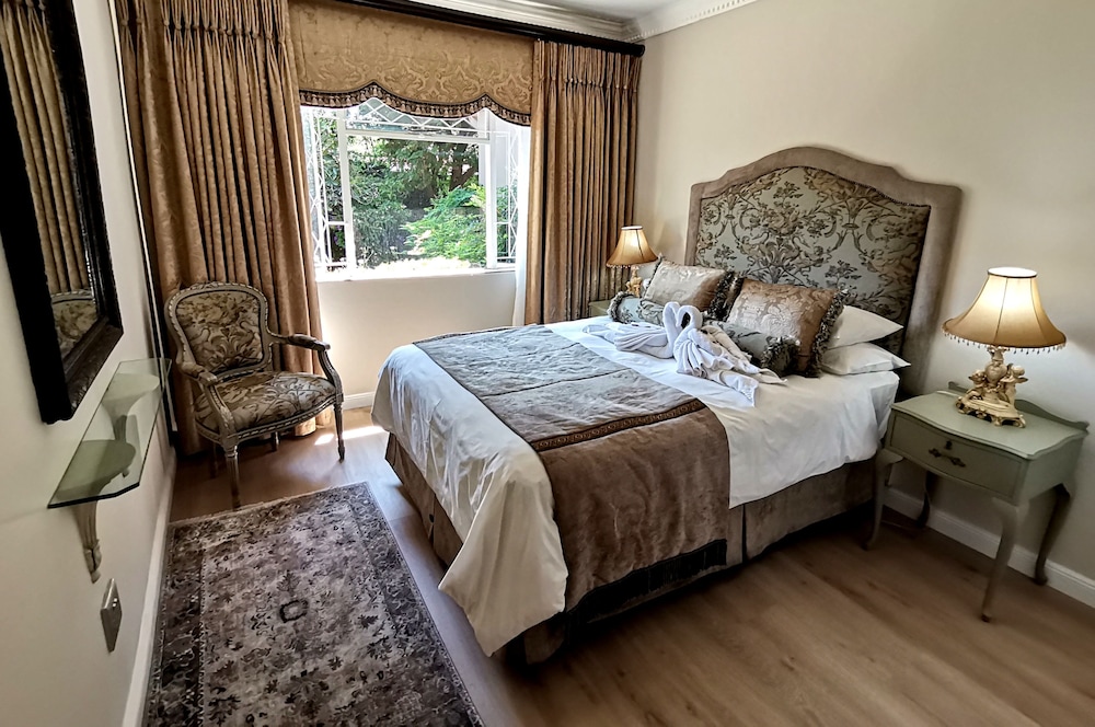 Royal Ridge Guest House and Apartments