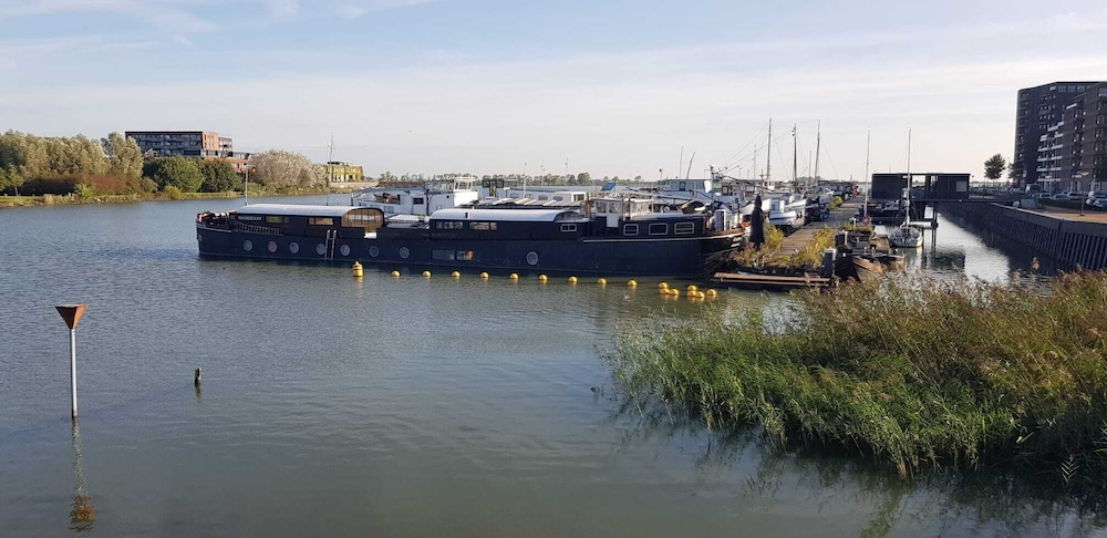 B&B Euphrate Houseboat