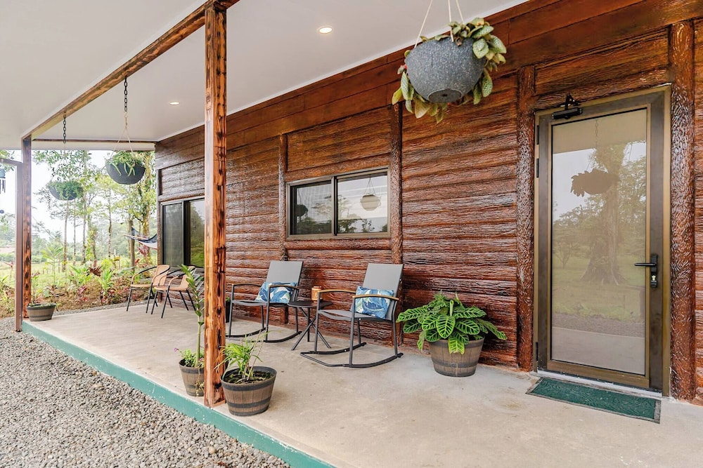 Pura Vidaville - Hiker's Hideaway