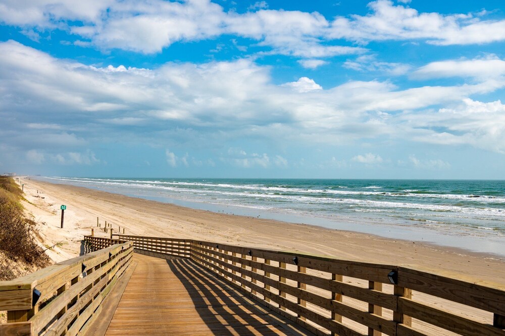 Palm Beach! Private Pool - Boardwalk - Game Room!