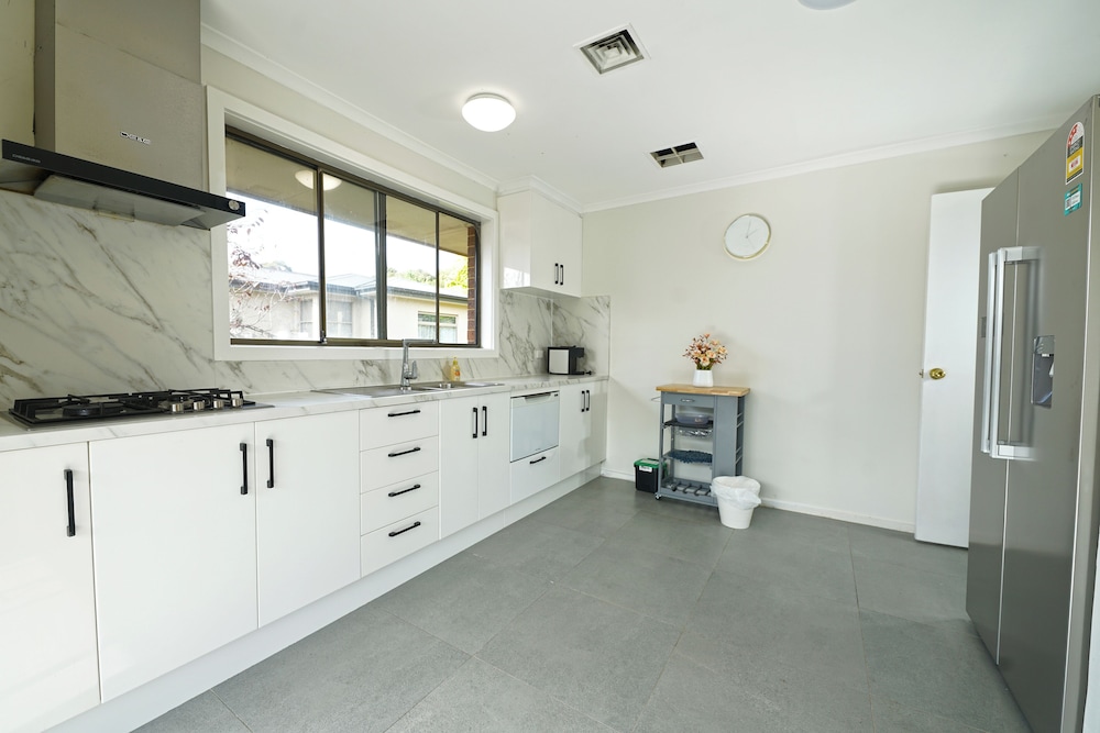 Maroondah 3BR Brick House