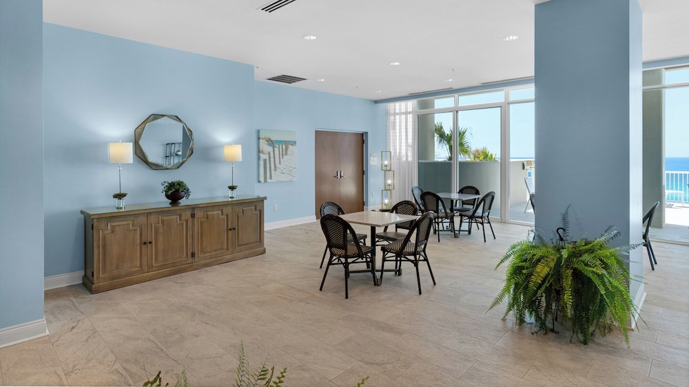 2BR Gulf Front Condo w/ Pool, Gym, Hot Tub + Free Attraction Tickets!