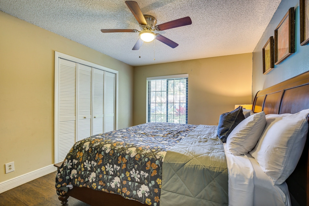 Near Golf & Beaches: Coral Springs Home w/ Yard!