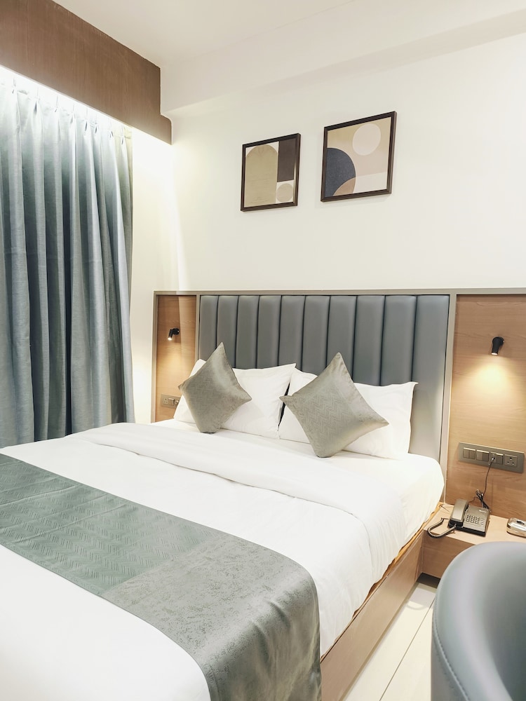 Hotel Maskan Surat