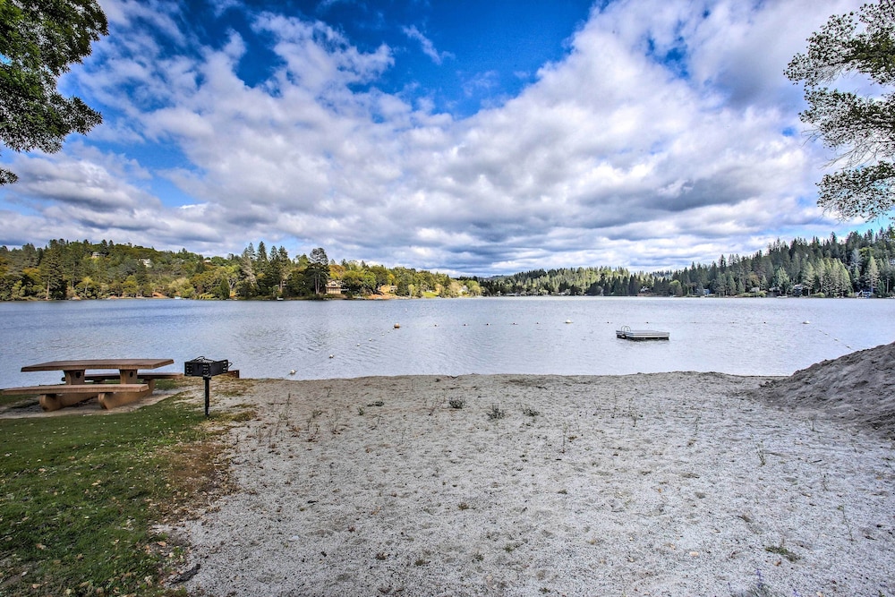 Lake Access, Fire Pit: Scenic Groveland Cottage!