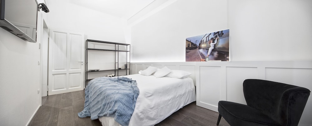 Emilia Suite Express