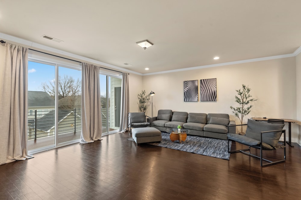 Luxe 3BR Townhouse in Camp North End