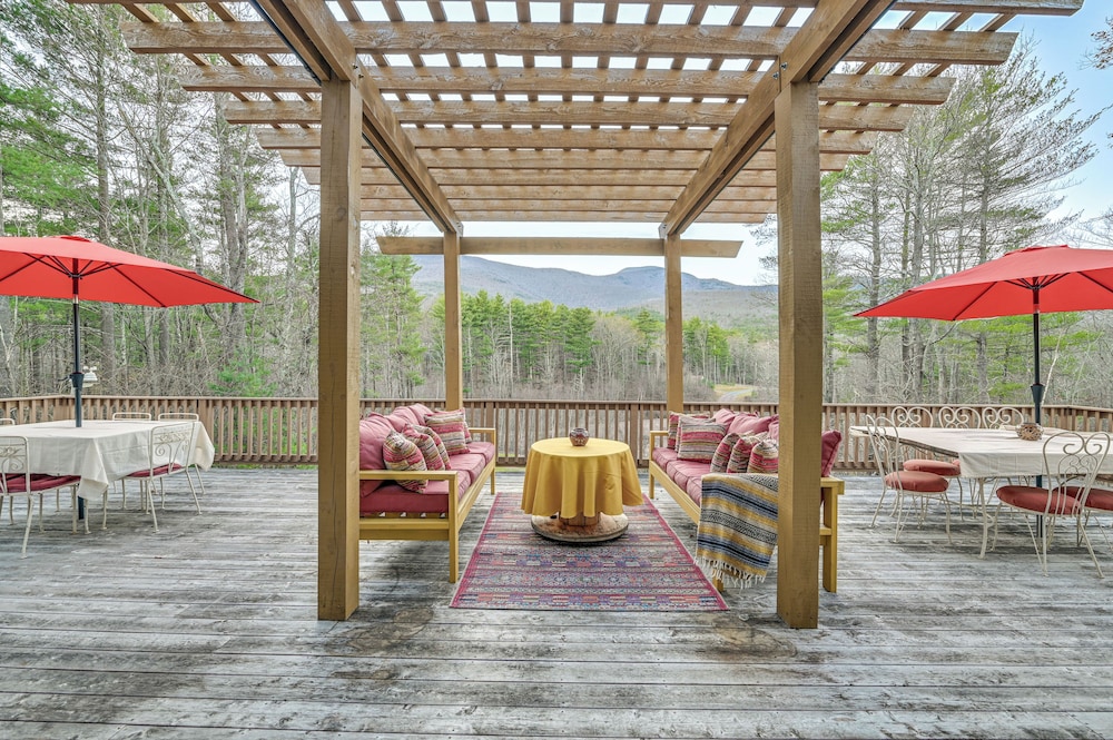 Fire Pits, Deck & Views: Catskills Home!