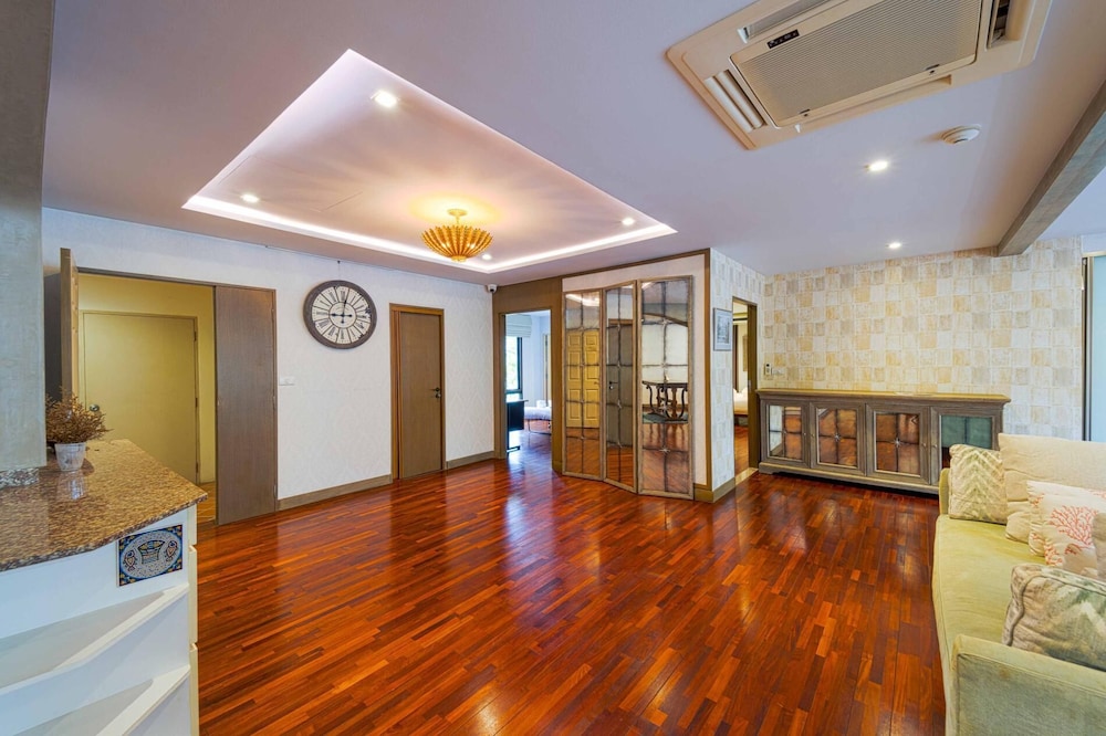 4 Bed Beachfront Condo SP43