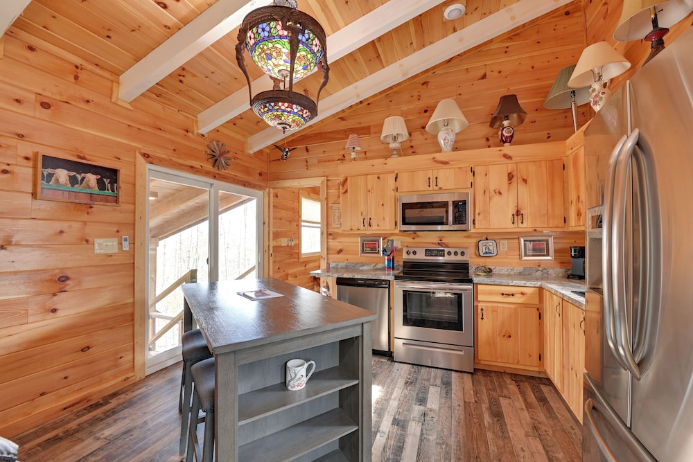 Bring a Pet: Peaceful Frenchburg Cabin on 1 Acre