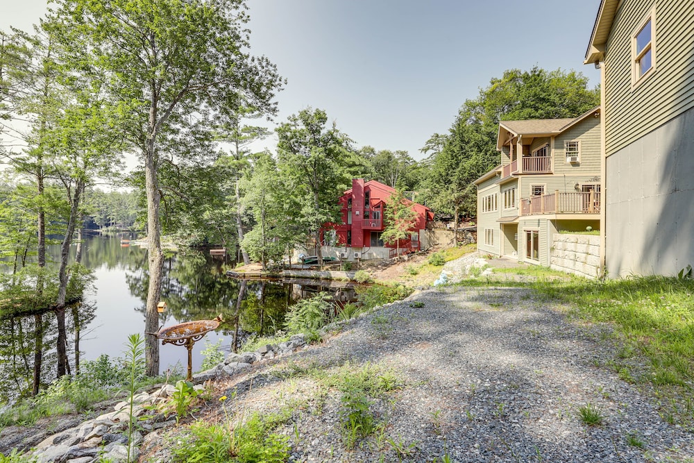 Lakefront Orange Vacation Rental - Pet Friendly!