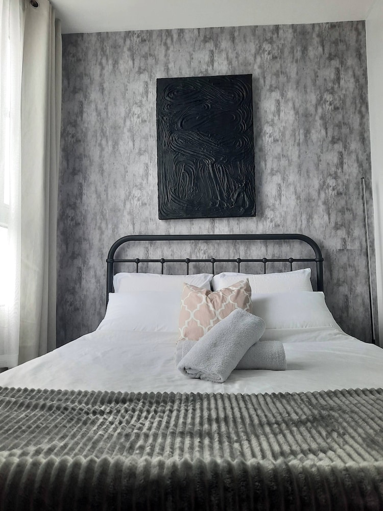 Relax in Style With Fast Wifi & Netflix