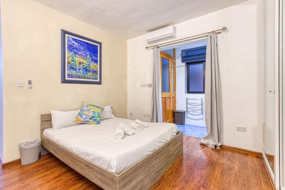 Benny s Seaside Escape Sliema