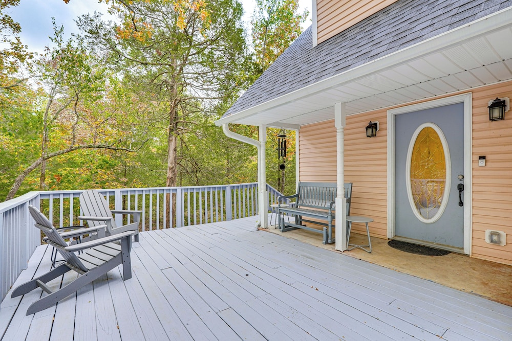 Mtn Views & Fire Pit: Eureka Springs Home view 2