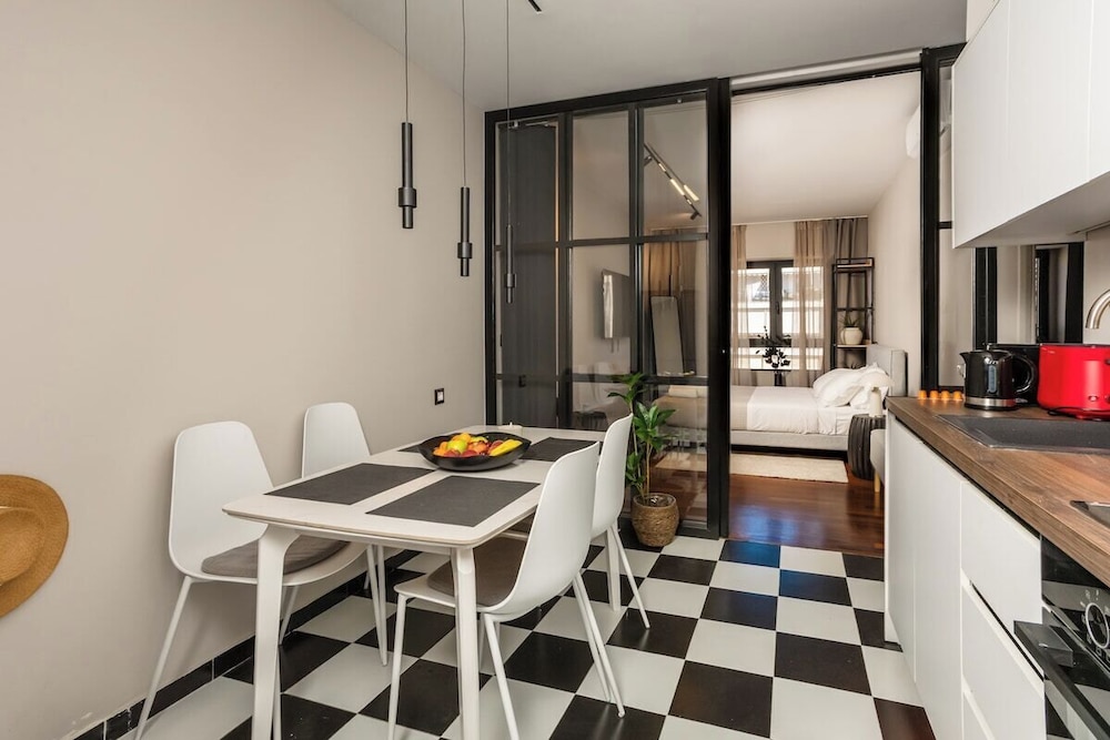 Demmi Central 2BR Designer Apt
